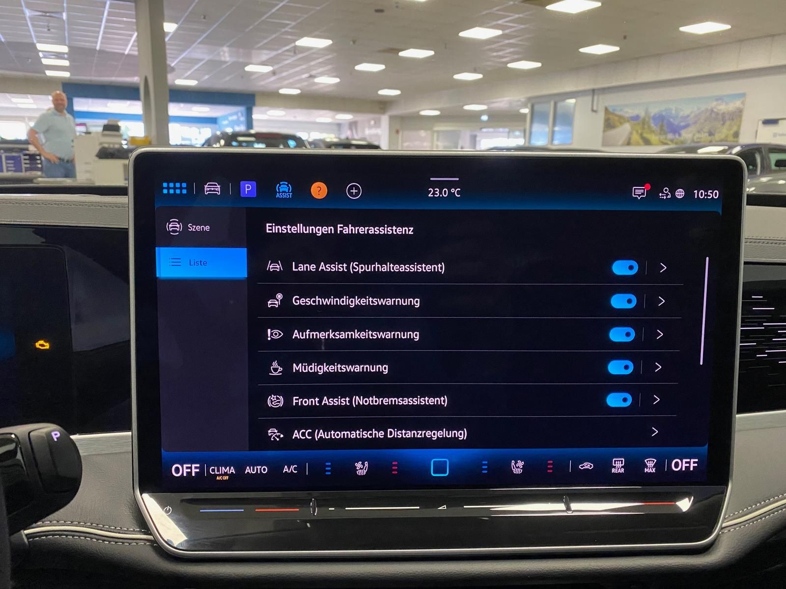 Fahrzeugabbildung Volkswagen Passat Variant 1.5 eTSI Elegance AHK+MATRIX+ACC+