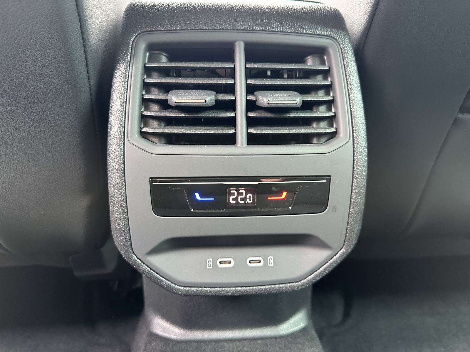 Fahrzeugabbildung SEAT Leon ST 2.0 TDI DSG FR NAV+LED+VCOCK+SHZ+PARKASS