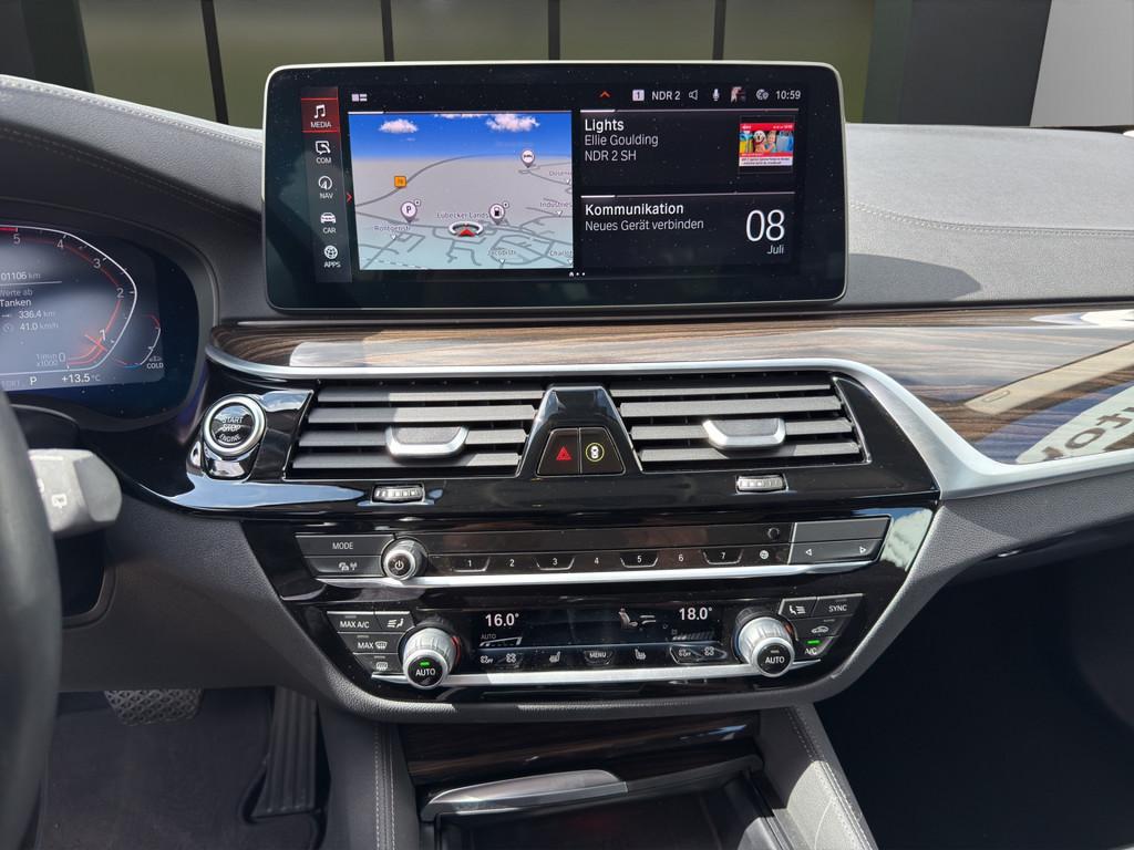 BMW 530d xDrive T. LUXURY LINE LED NAVI HUD PANO AHK