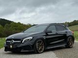 Mercedes-Benz GLA 45 AMG 4Matic/Pano/Comand/430PS/20"/Bi-Xenon - mit Benzin-Antrieb: Schwarz, Sitzheizung, Geländewagen