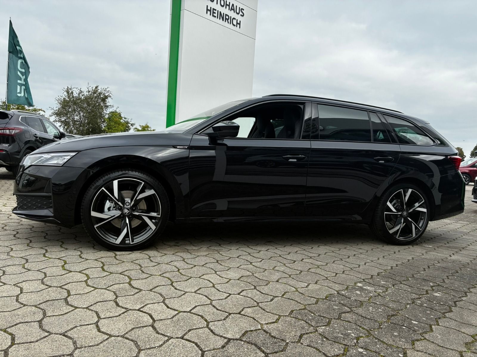 Fahrzeugabbildung SKODA Octavia Combi  1.5 TSI Sportline DSG*AHK*360°Cam