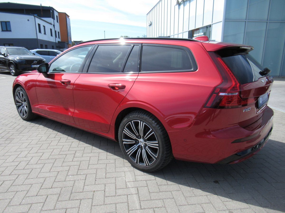 Volvo V60 B4 Benzin Plus Dark Automatik imagem 3