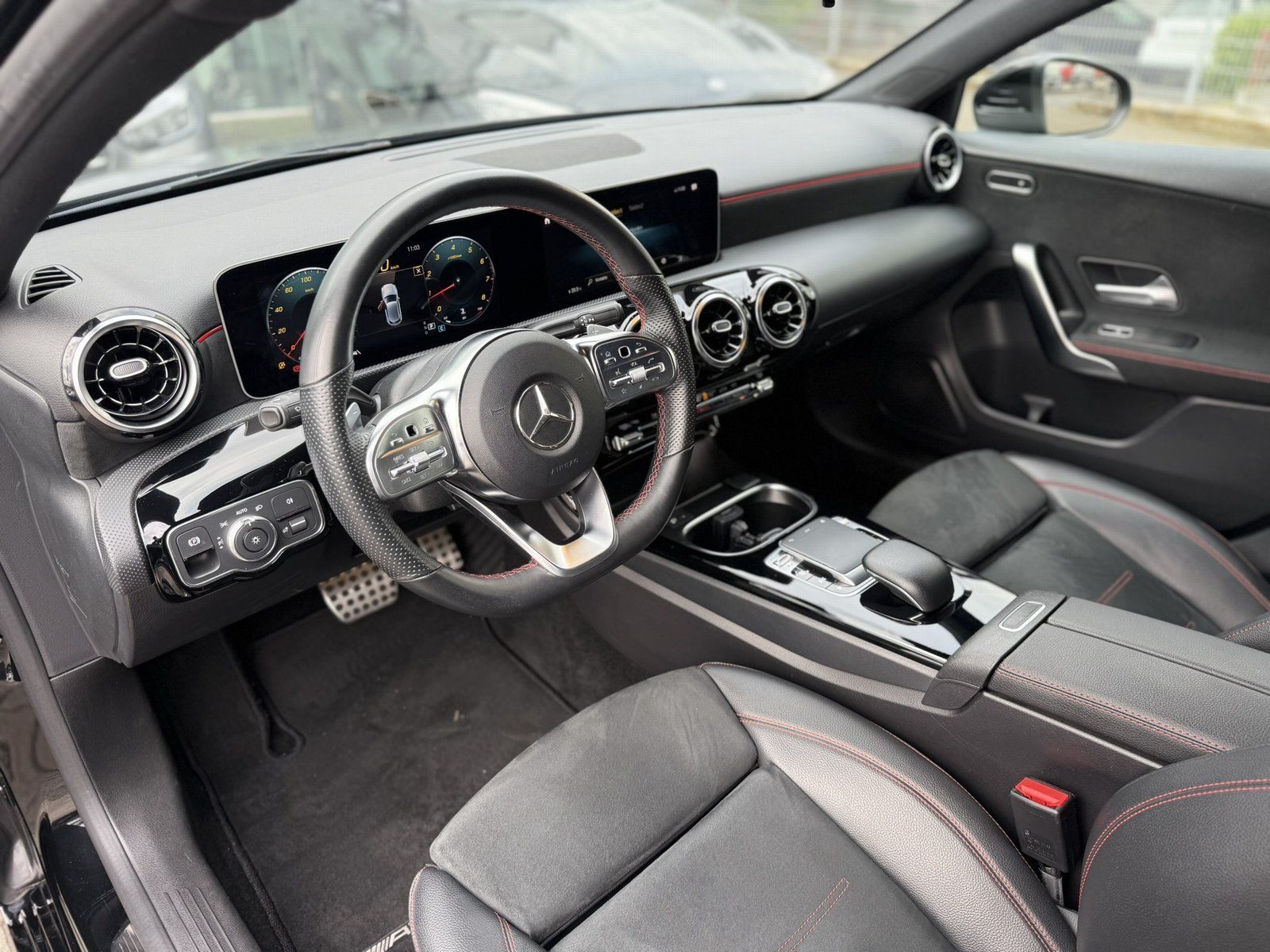 Fahrzeugabbildung Mercedes-Benz A 200 AMG*LED*NAVI-PREMIUM-PAKET*SITZHEIZUNG