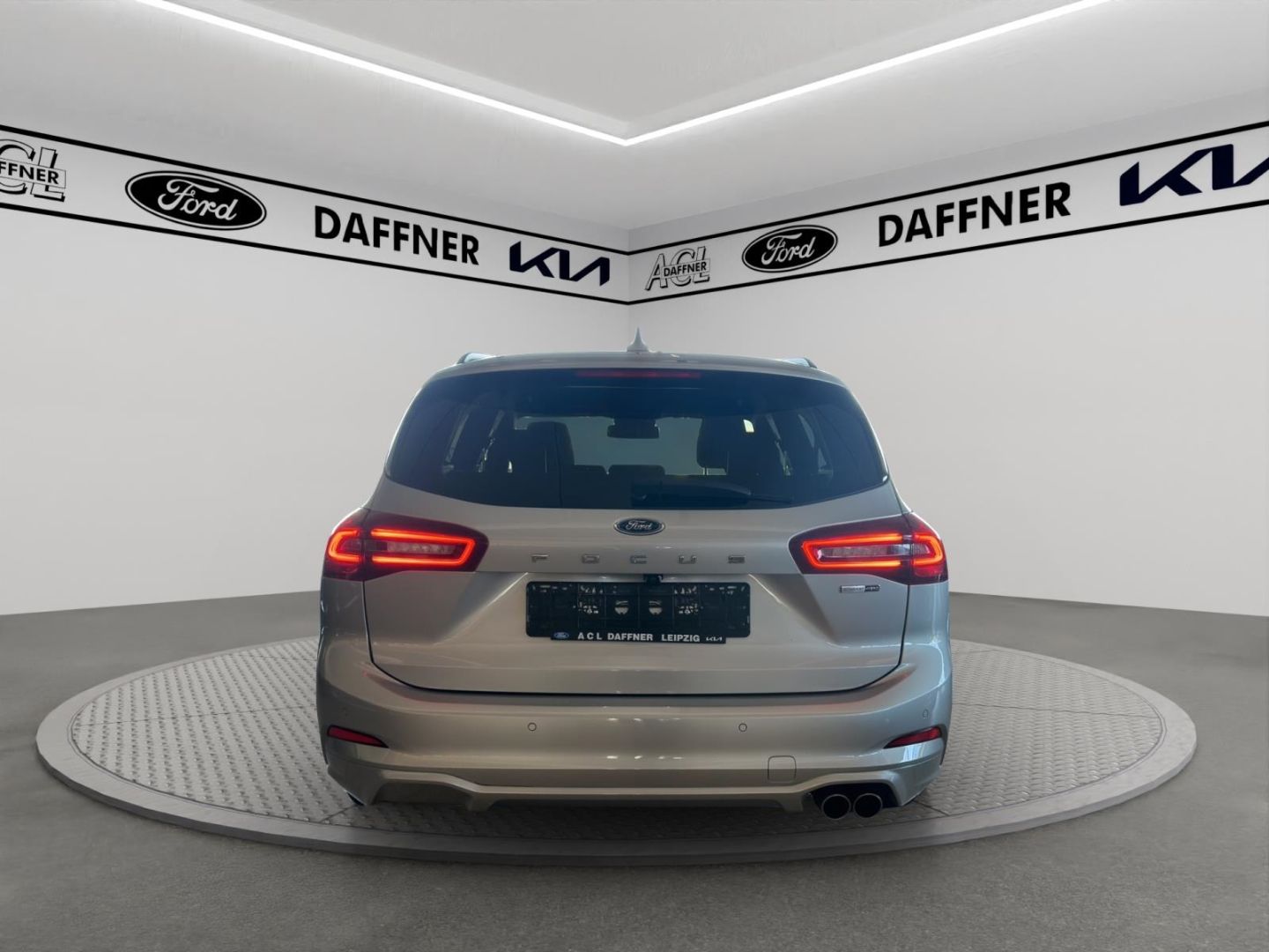 Fahrzeugabbildung Ford Focus Turnier ST-Line X AHK, WINTERPAKET