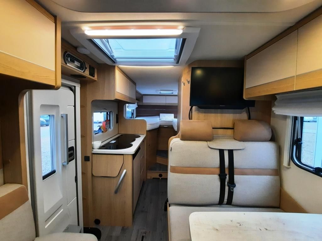Fahrzeugabbildung LMC Cruiser V 646 G Solar/Sat/18.658,- € sparen!