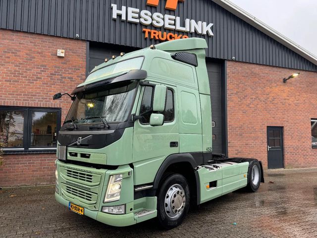 Volvo FM Globetrotter XL Xenon Side skirts NL Truck