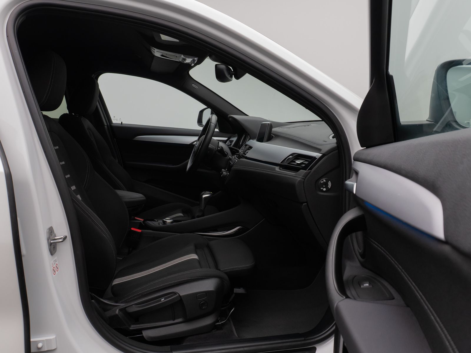 Fahrzeugabbildung BMW X2 xD25e Kamera DAB HiFi Navi Komfort Sport LED