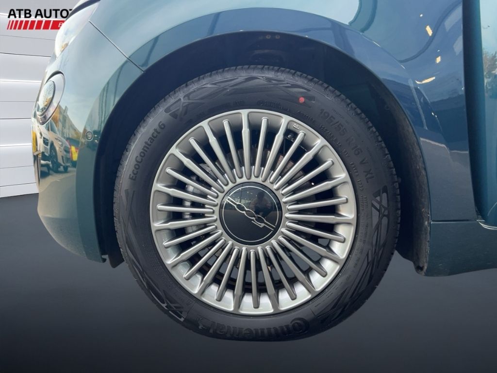 Fahrzeugabbildung Fiat 500e Elektro Style und Komfortpaket