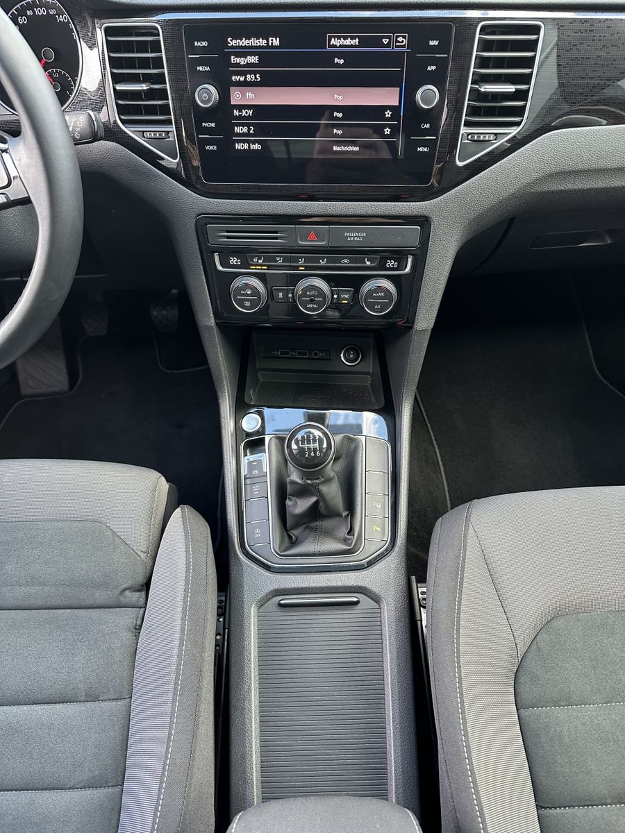 Fahrzeugabbildung Volkswagen Golf Sportsvan 1.5 TSI Highline NAV+LED+ACC+PANO