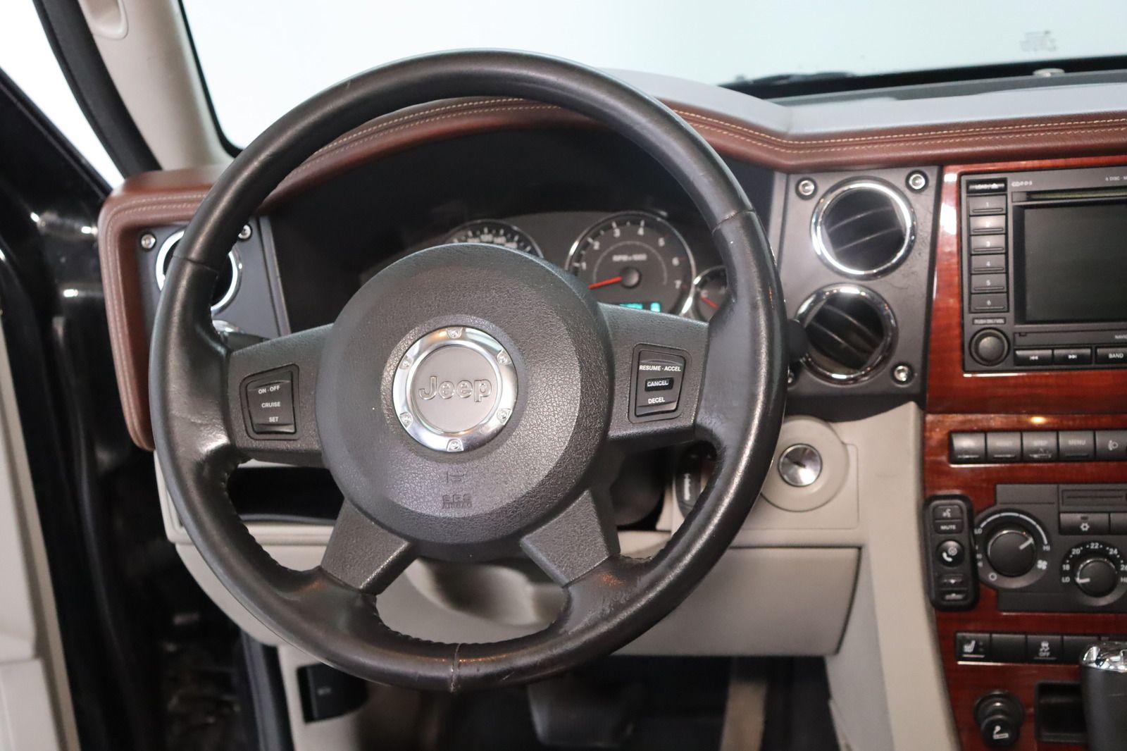 Fahrzeugabbildung Jeep Commander 3.0 CRD Autom.* Standhzg.