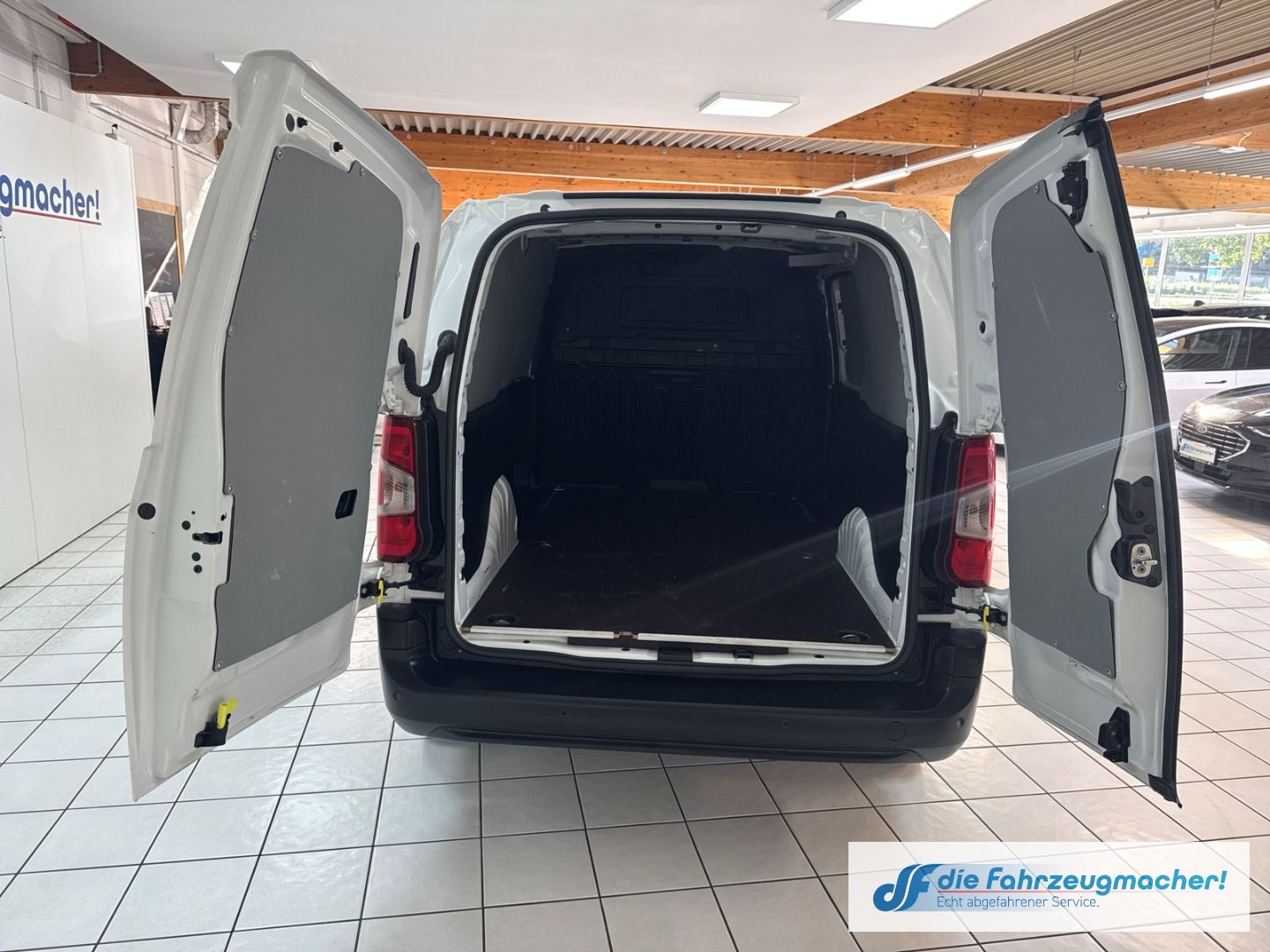 Fahrzeugabbildung Opel Combo E Cargo Edition erhöhte Nutzlast XL 1.5 D
