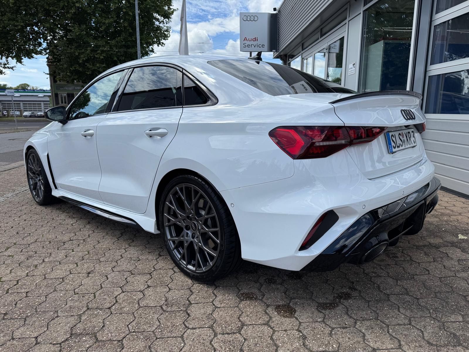 Fahrzeugabbildung Audi RS 3  limo Schalensitze Sport-AGA Pano 280km/h