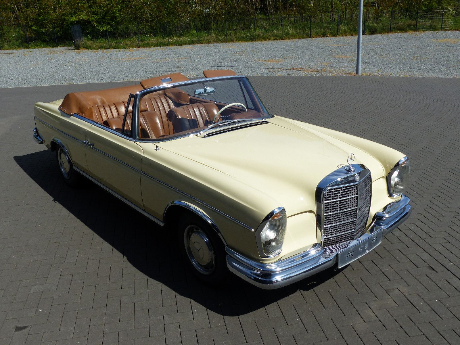 Fahrzeugabbildung Mercedes-Benz 250 SE Cabriolet *2.Hand*