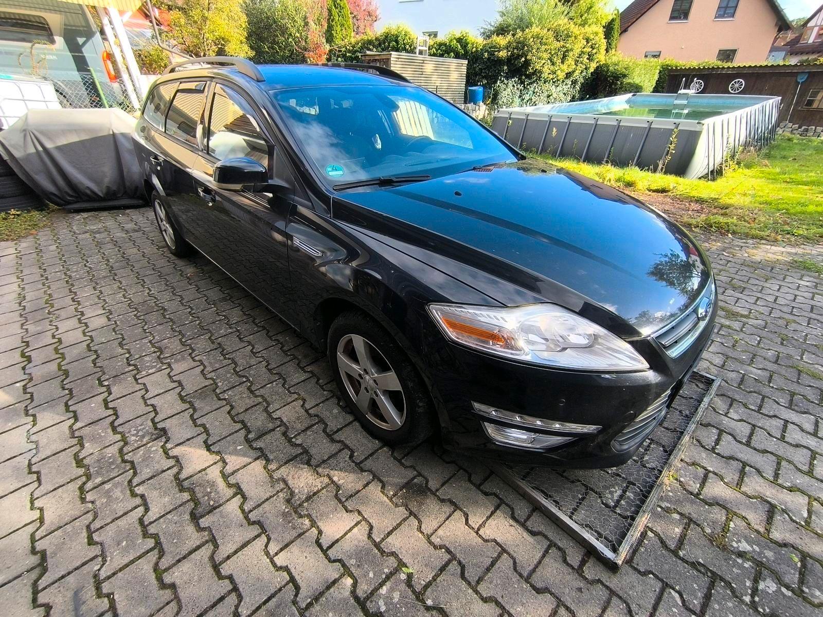 Ford Mondeo 2011 — rear view
