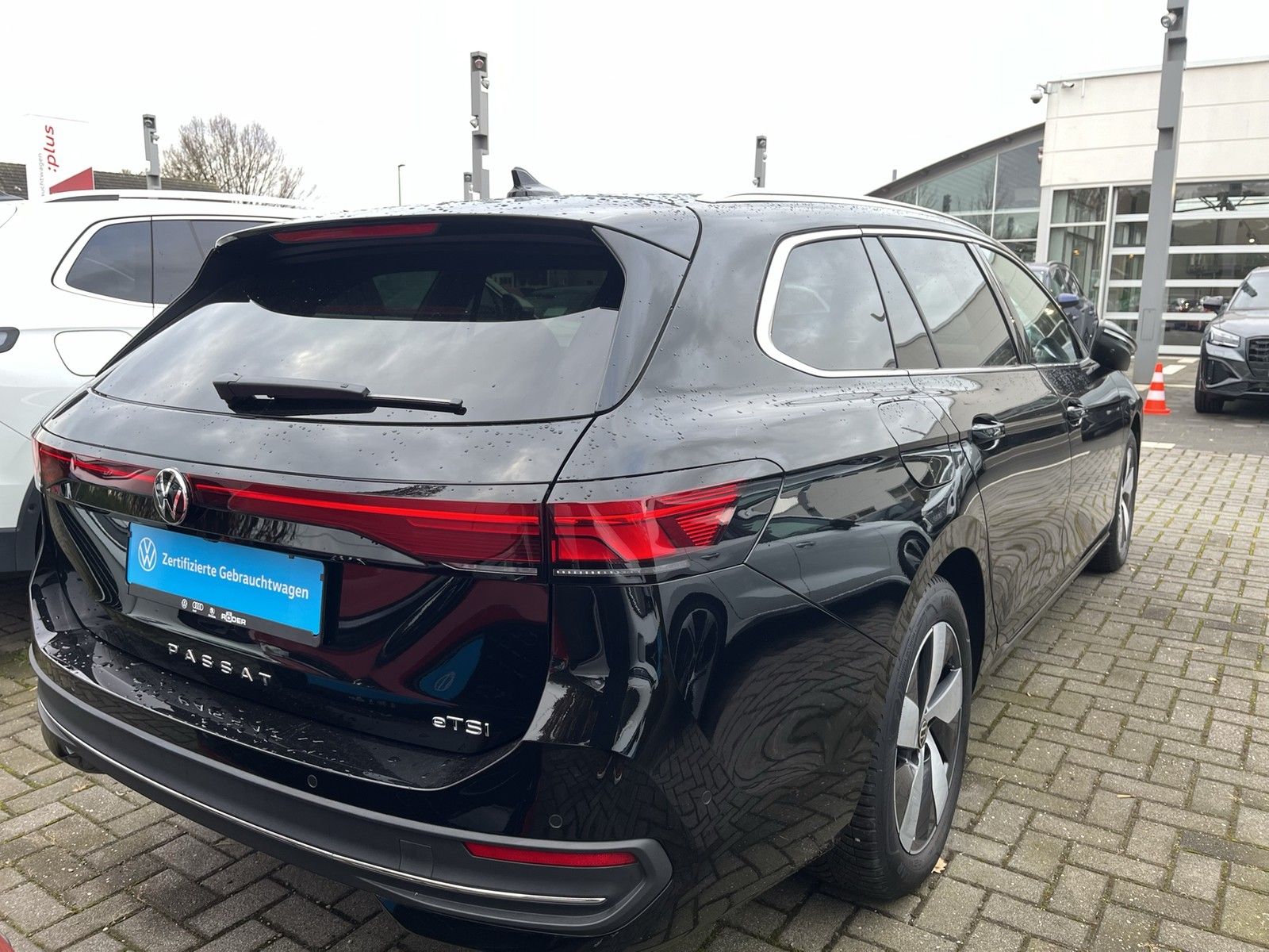 Volkswagen Passat Variant 1.5 eTSI Business Navi AHK 360° foto 3