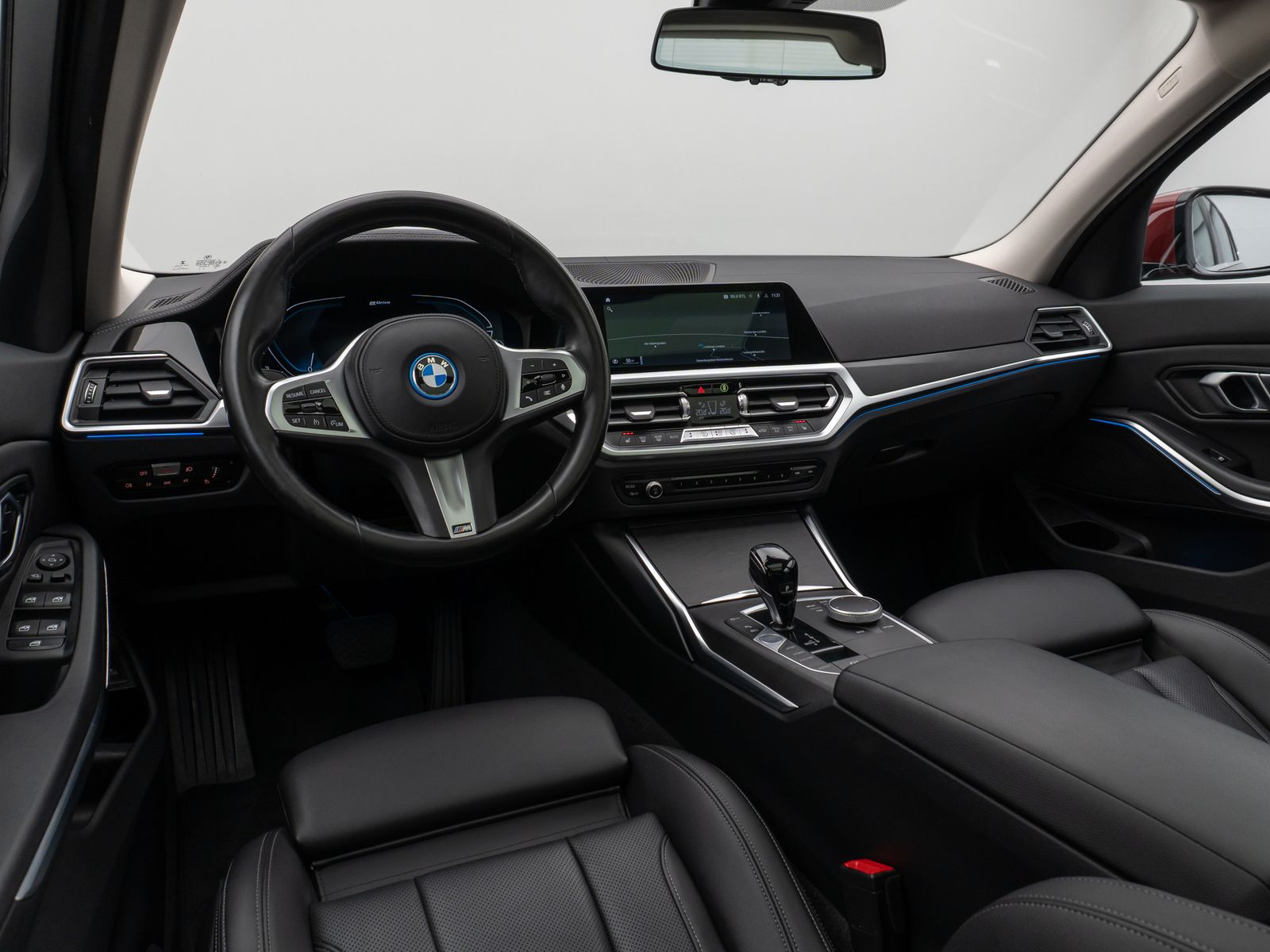 Fahrzeugabbildung BMW 320e Luxury Line Panorama Kamera DAB AHK Alarm