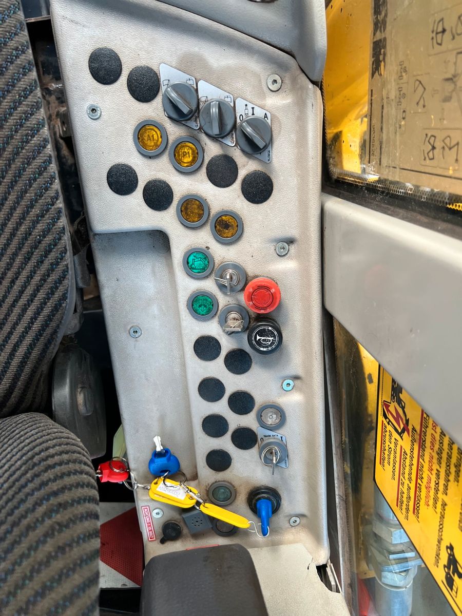 Fahrzeugabbildung Liebherr A 900 C ZW Litronic / 19.393 h / 2011