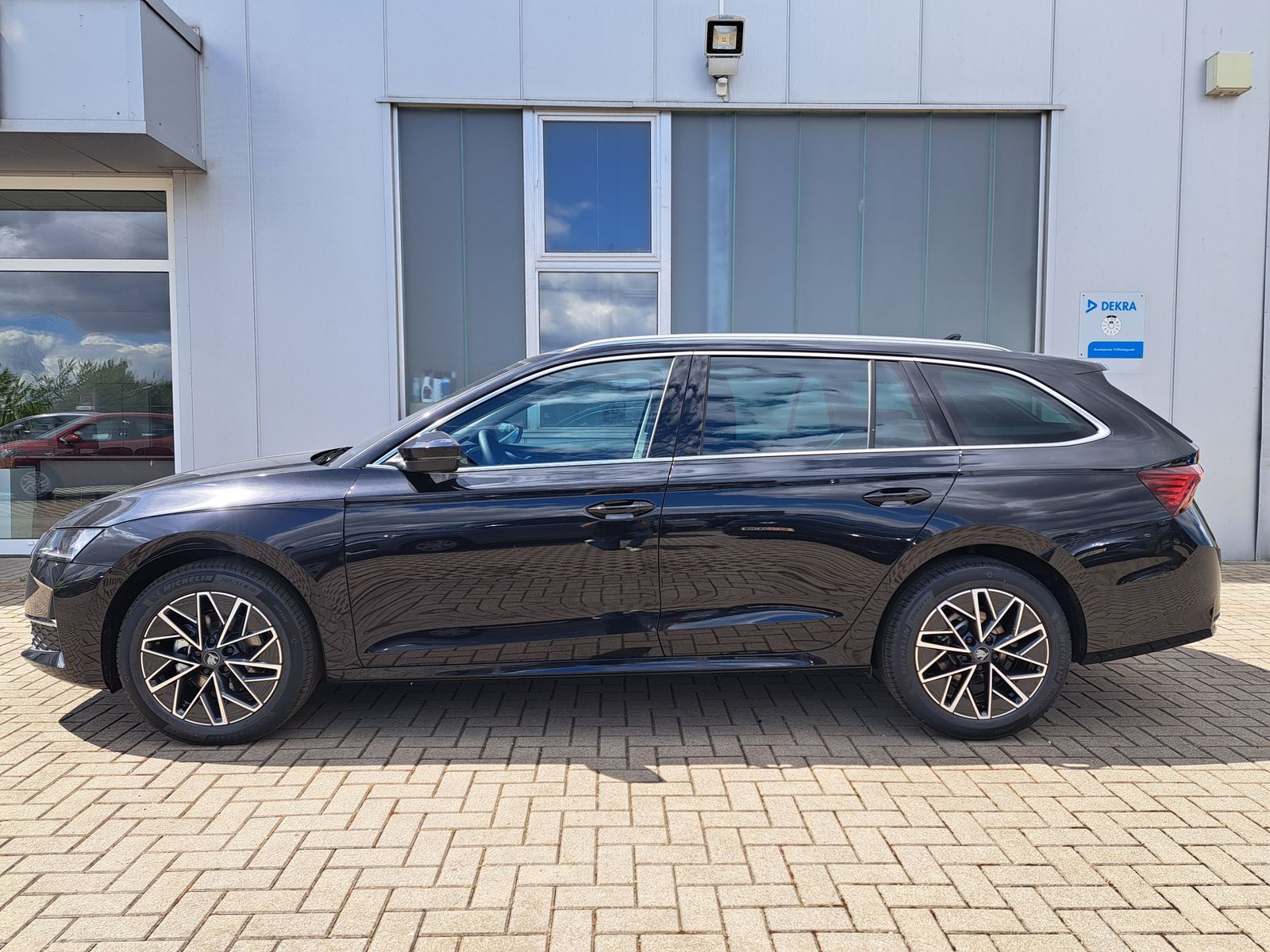 Fahrzeugabbildung SKODA Octavia 2.0 TDI Selection LED KAMERA SITZHEIZUNG