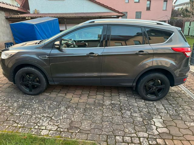 Ford Kuga 2,0 TDCi 2x4 110kW Titanium