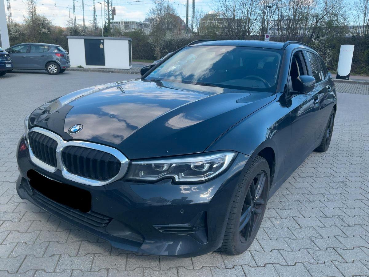 BMW 320i Touring Aut. LED NAVI LEDER PANO VIRTUAL