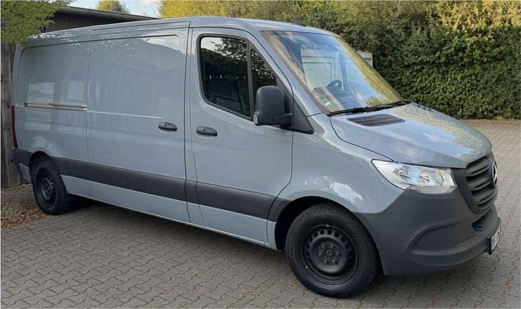Image of Mercedes-Benz Sprinter