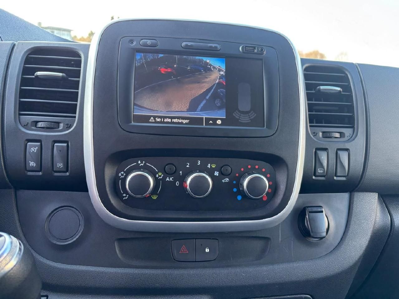 Detailbild 9 Trafic dCi 145 Kasten L2H1 3,0t SHZ*Navi*Klima