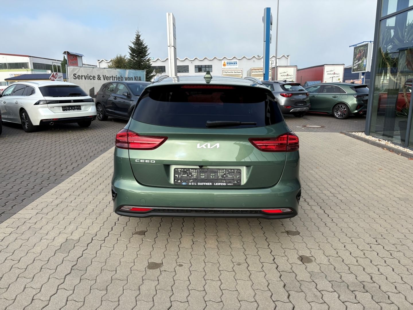 Fahrzeugabbildung Kia Ceed_sw Platinum Edition 1.5 T-GDI P4 TotWinkAss