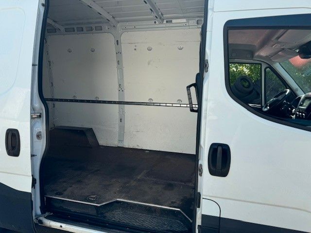 Fahrzeugabbildung Iveco Daily Kasten HKa 35 S HI MATIC L3H2