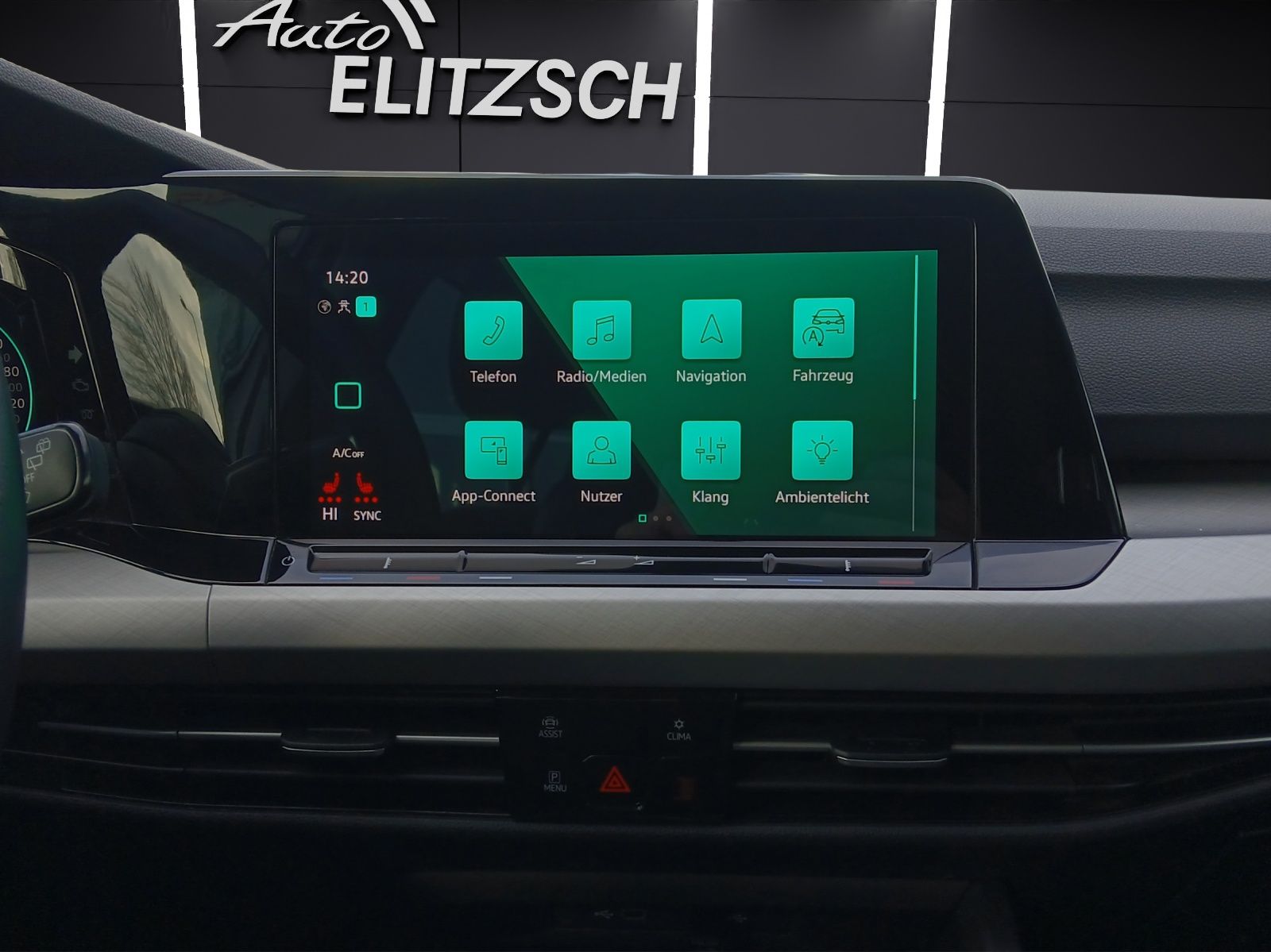 Fahrzeugabbildung Volkswagen Golf VIII Variant TDI Life DSG LED Navi AID ACC