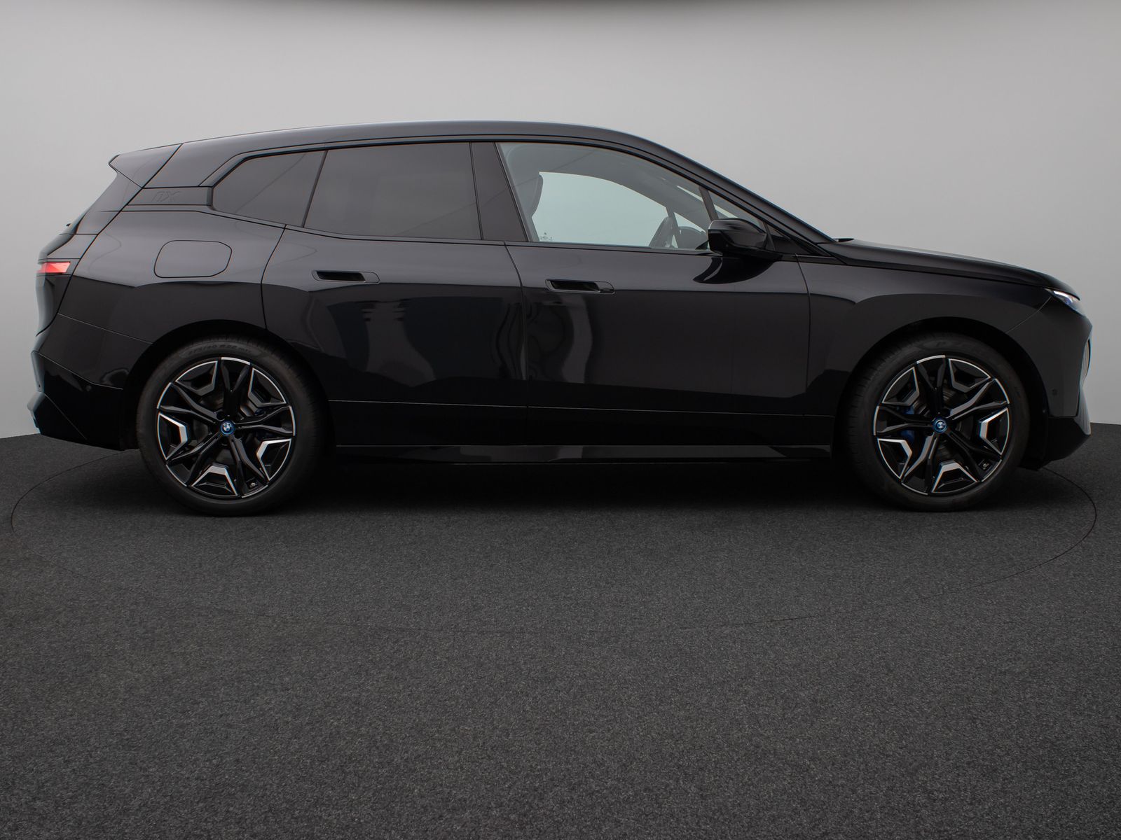 Fahrzeugabbildung BMW iX M60 Panorama 360°Laser B&W SoftCl Massage 22"