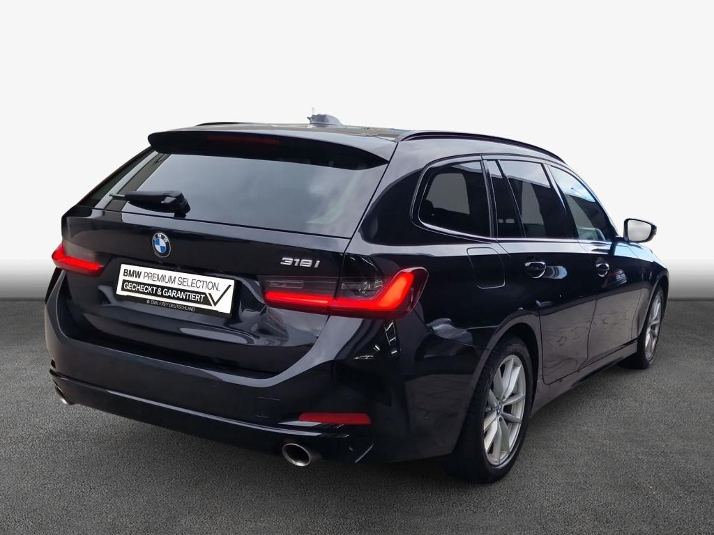BMW 3 Series i *CarPlay*, миниатюра 2
