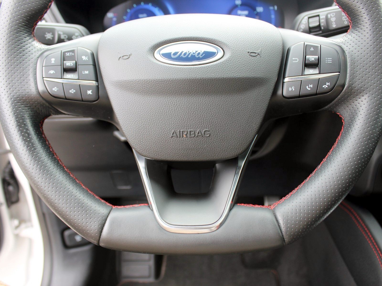 Fahrzeugabbildung Ford Kuga Plug-In Hybrid ST-Line X 2,5 Duratec