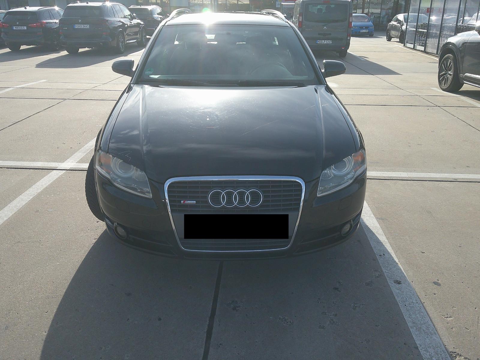 Audi A4 2006 — салон