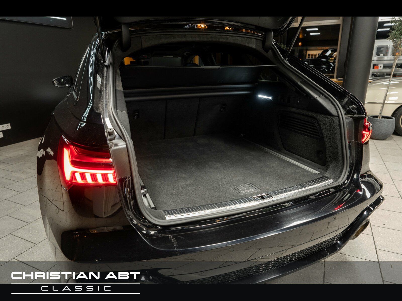 Fahrzeugabbildung Audi RS 6 Avant 4.0 TFSI quattro B&O Keramik Pano