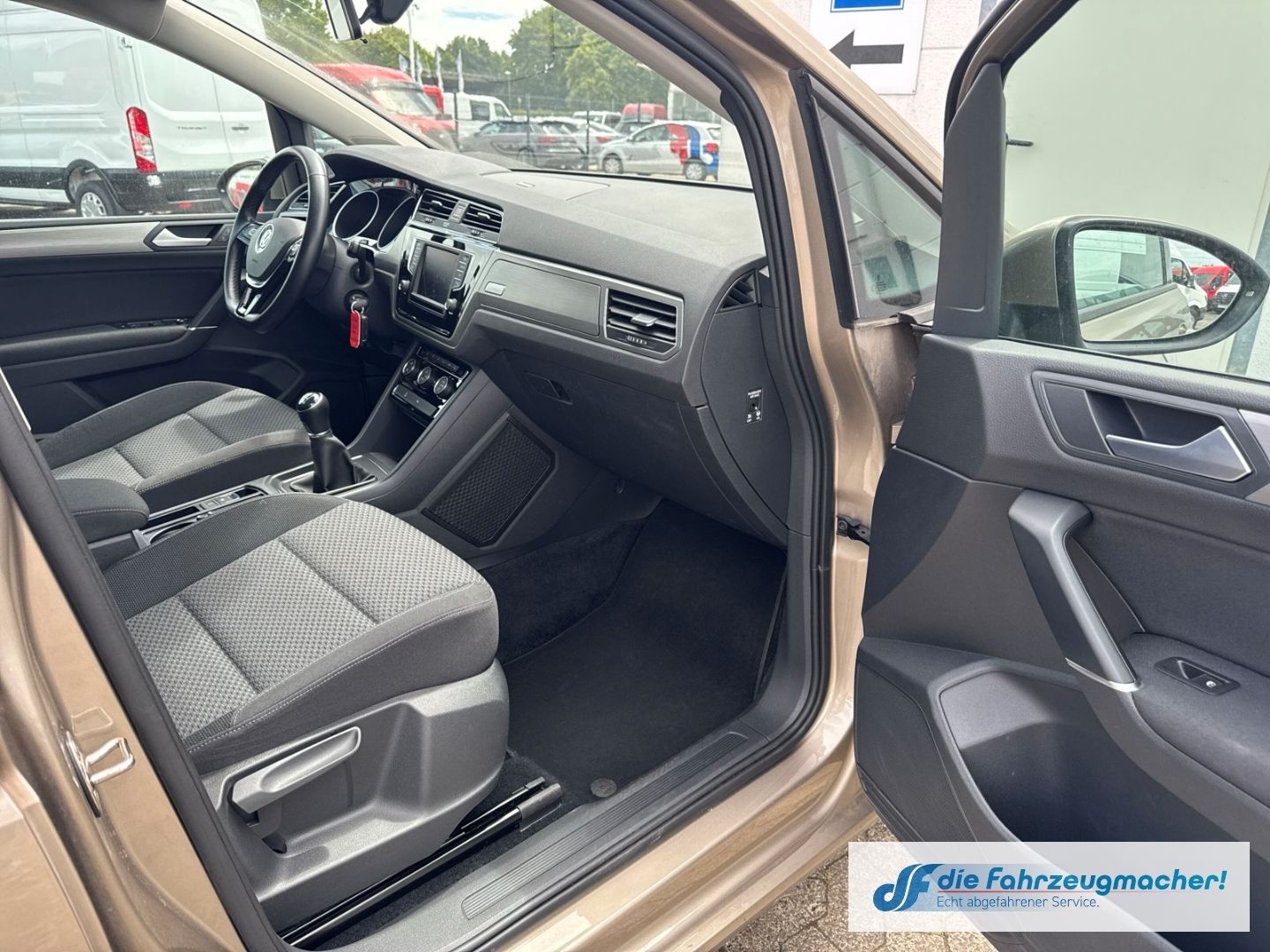 Fahrzeugabbildung Volkswagen Touran Comfortline BMT Start-Stopp AHK-klappbar