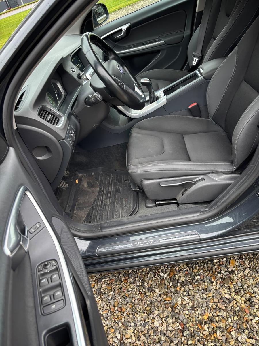 Volvo V60 2014 — photo 10