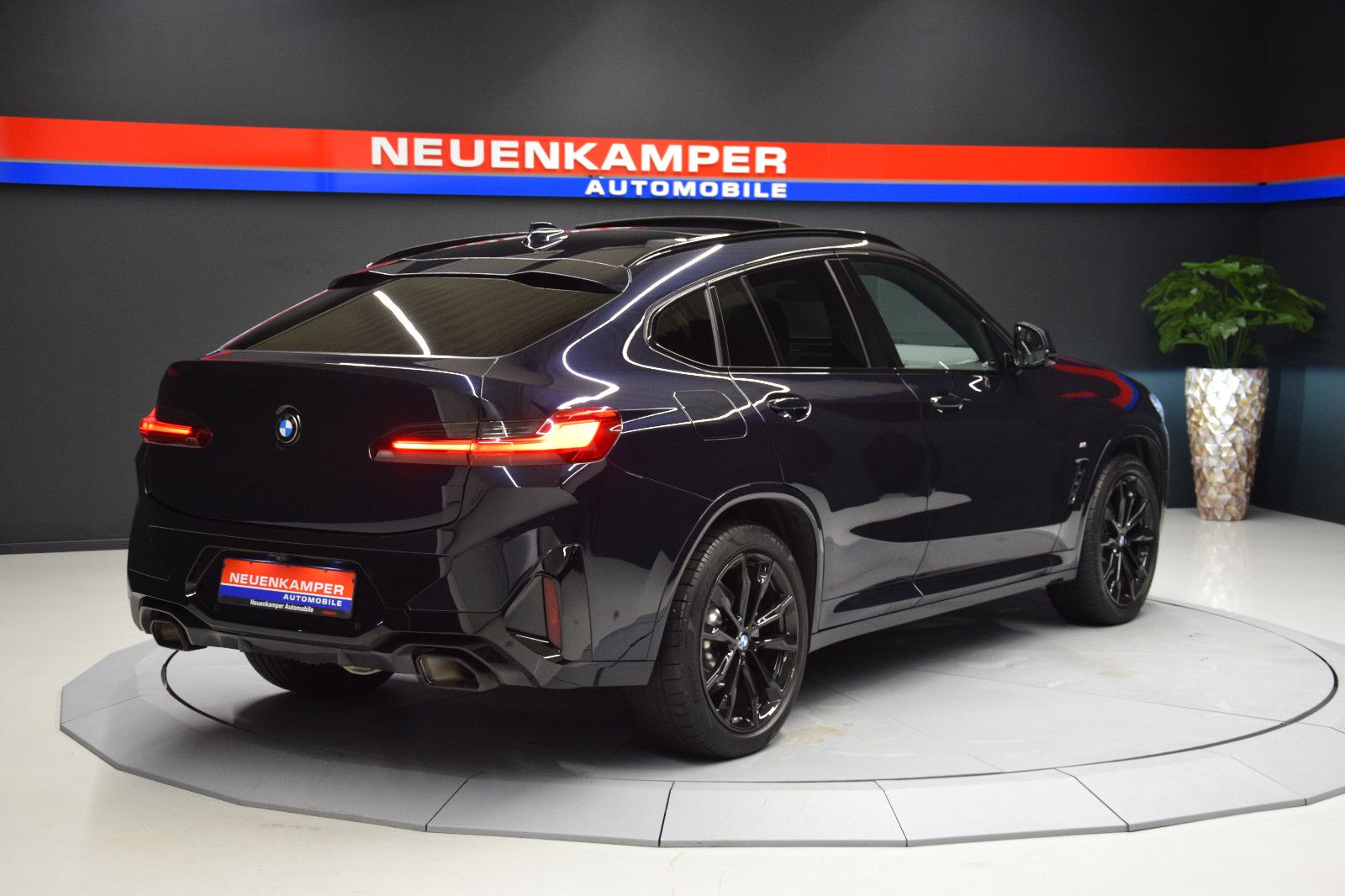 Fahrzeugabbildung BMW X4 xDrive 30 d M Sport Pano HuD Laser ACC AHK