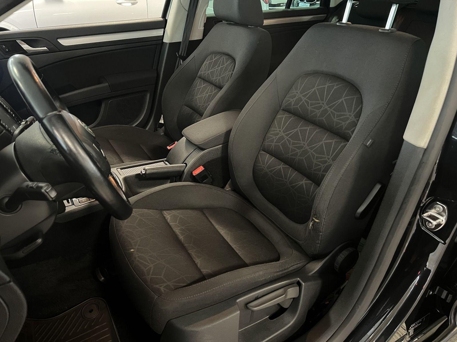 Skoda Superb 2011 — photo 8