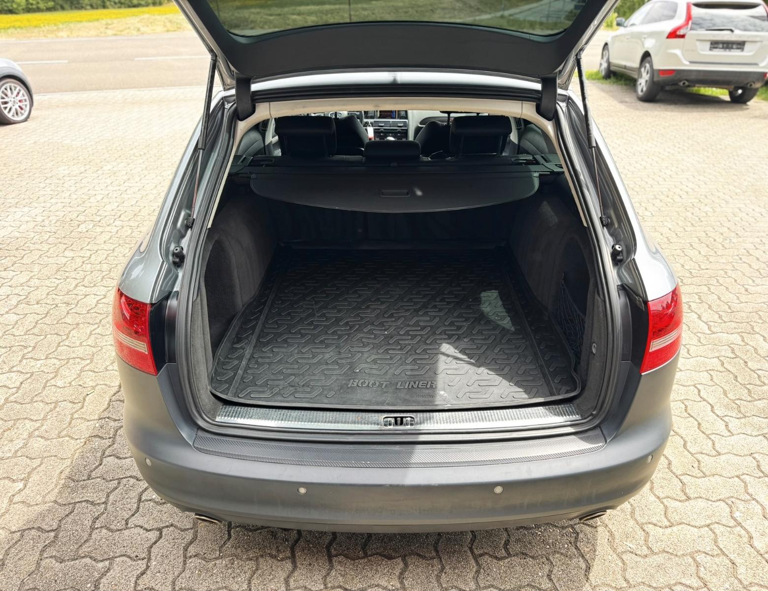 Audi Quattro 2010 — photo 13