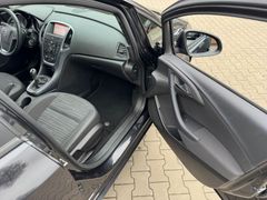 Fahrzeugabbildung Opel Astra J Sports Tourer Edition Sitzheizung PDC