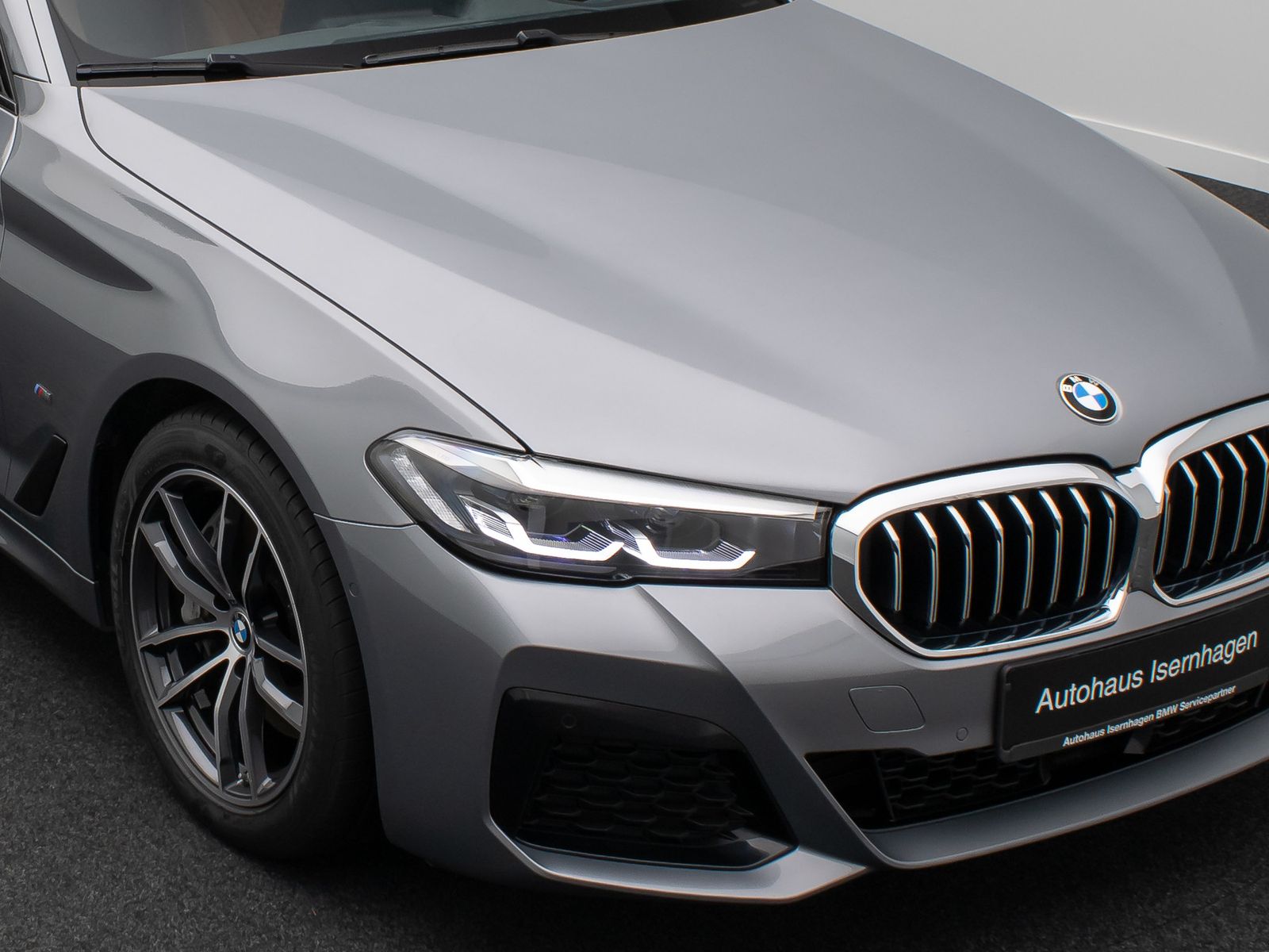 Fahrzeugabbildung BMW 530d xD M Sport Kamera HUD DAB H/K AHK ACC Alarm