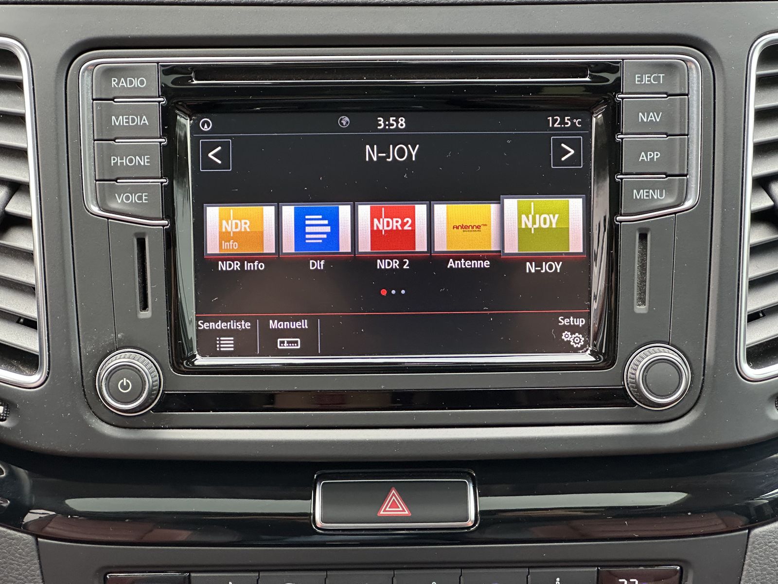 Fahrzeugabbildung Volkswagen Sharan 1.4 TSI DSG HL 7-Sitzer NAV+XEN+AHK+PANO