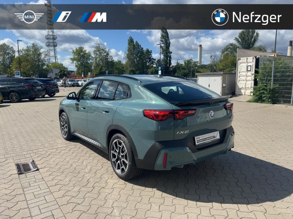 BMW iX2 xDrive 30 PANO LED HUD Iconic Glow 360° foto 3