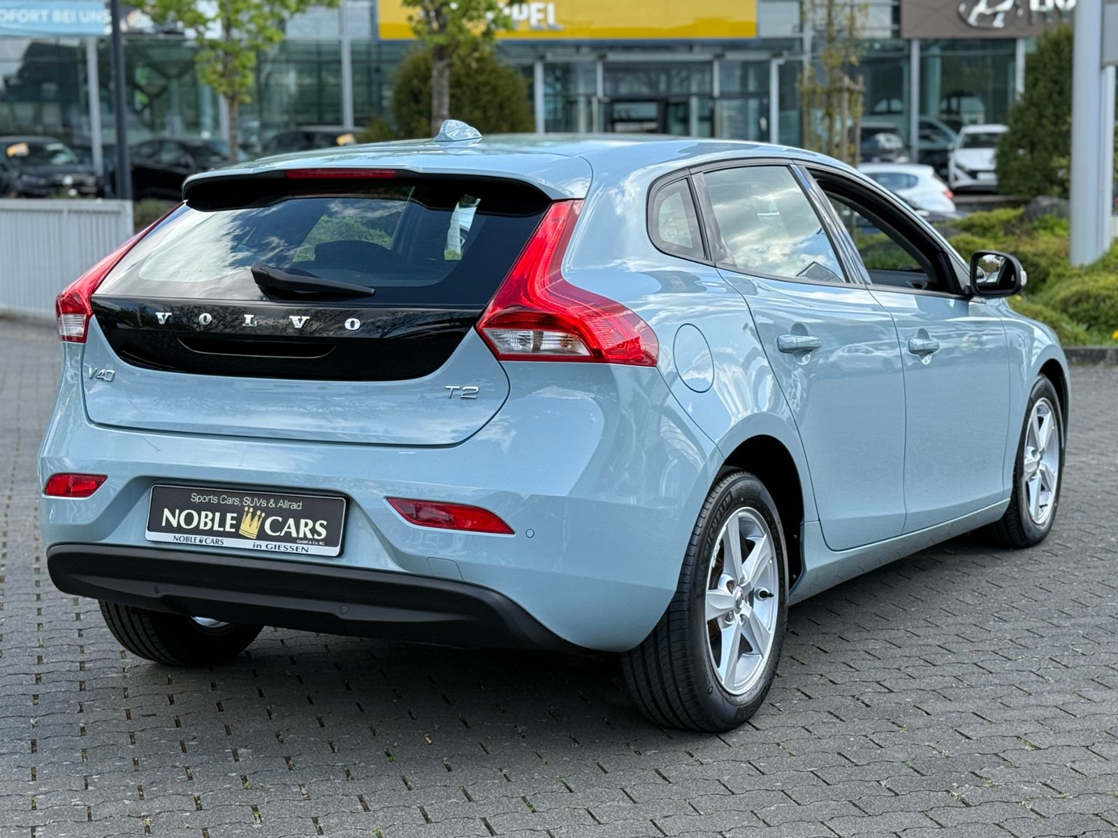 Fahrzeugabbildung Volvo V40 Kinetic SENSUS CONNECT LED SHZ PDC ALU