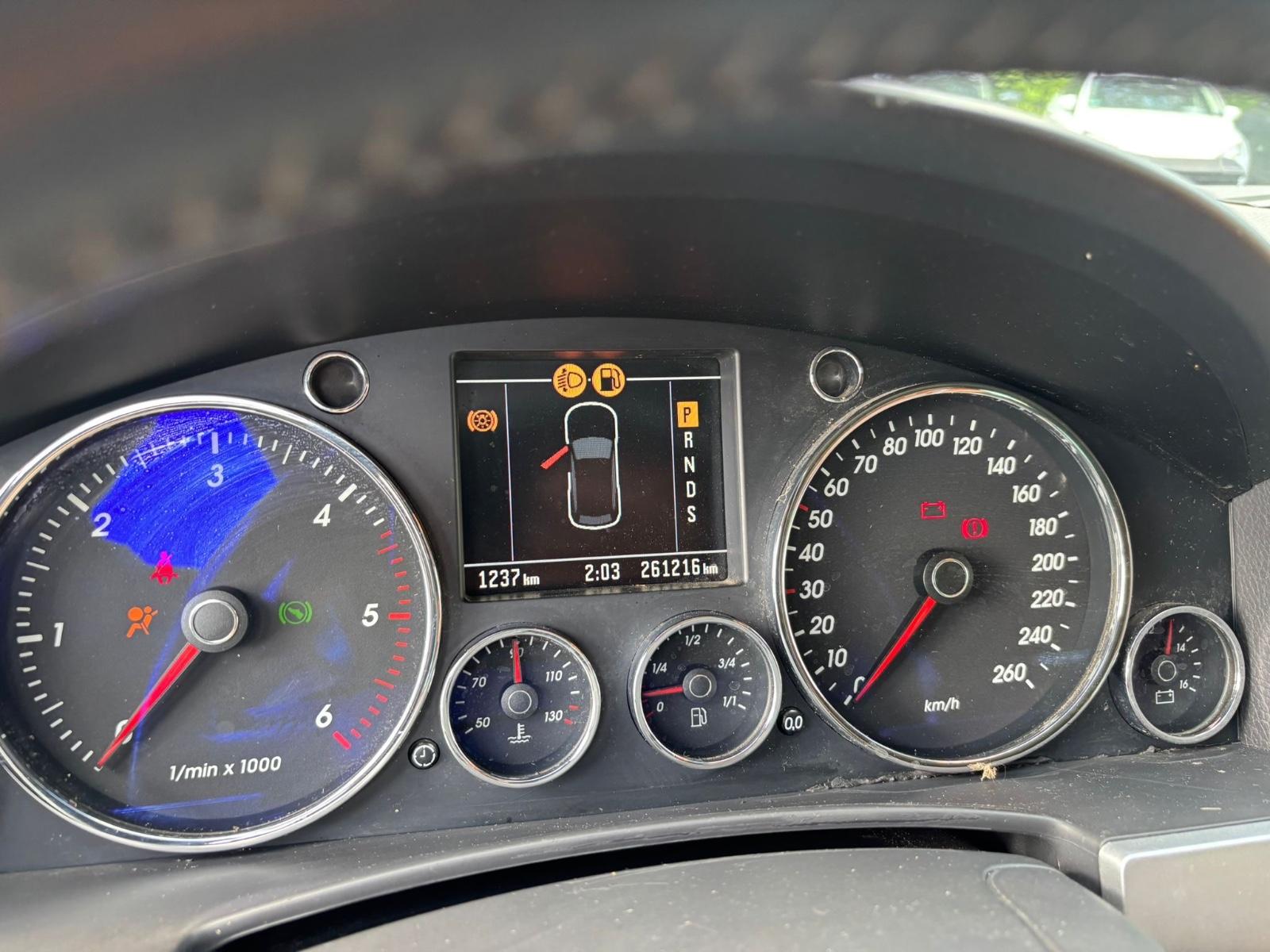 Volkswagen Touareg 2004 — photo 32