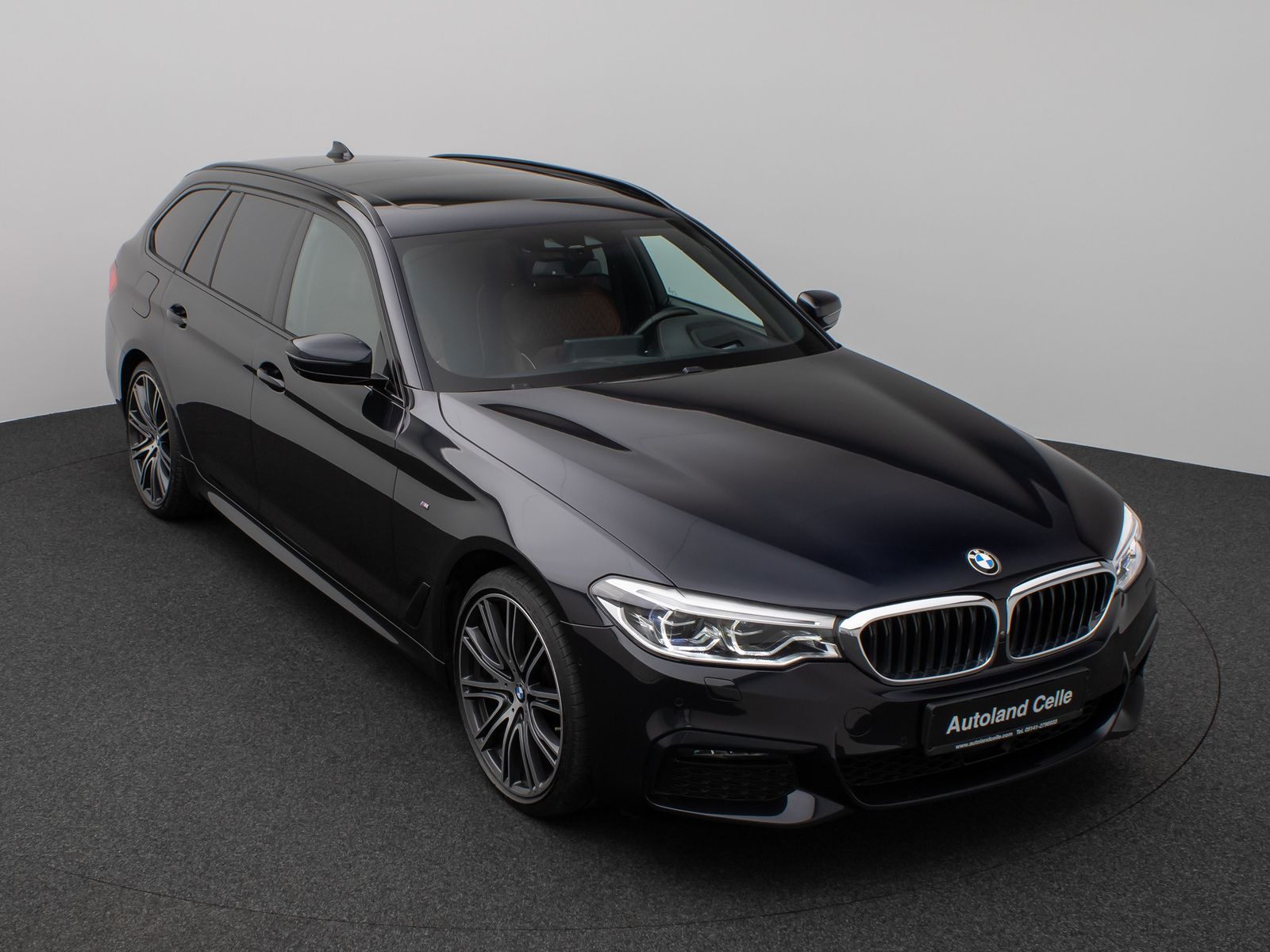 Fahrzeugabbildung BMW 540d xD M Sport Panorama 360°HUD B&W NightVision