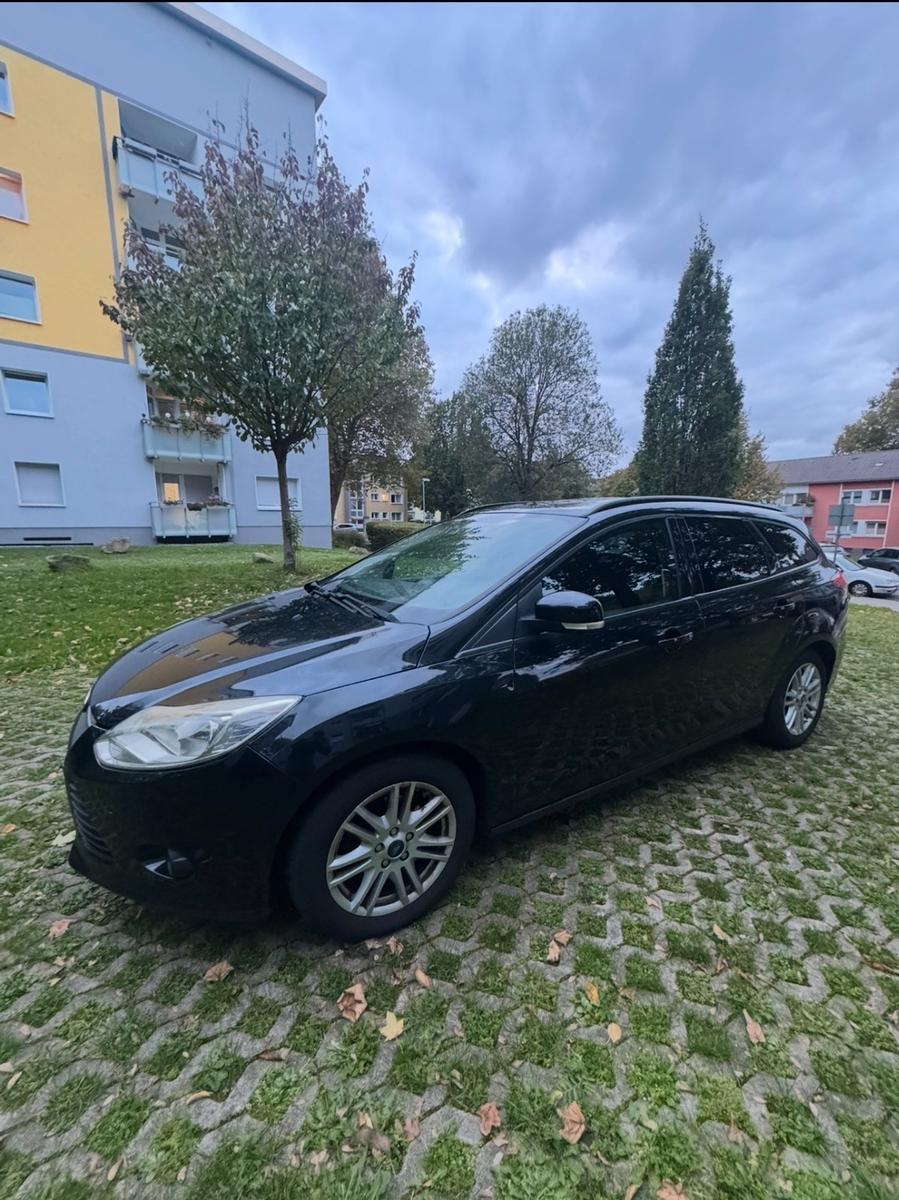 Ford Focus 2011 — салон