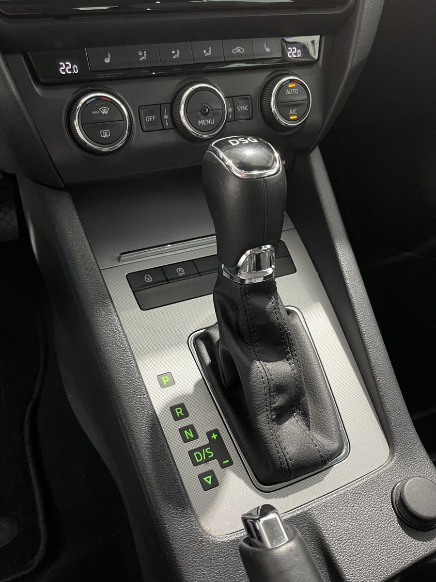 Fahrzeugabbildung SKODA Octavia Ambition 2.0 TDI*Navi*PDC*SHZ*Temp*