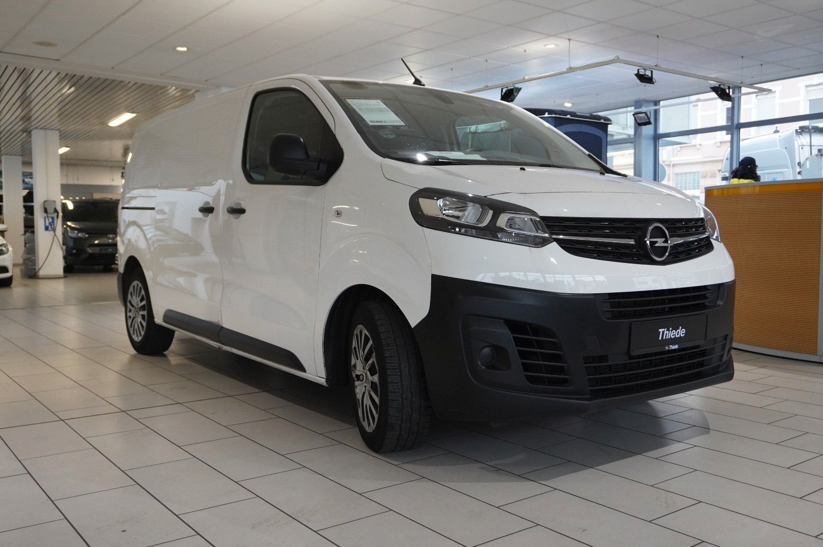 Fahrzeugabbildung Opel Vivaro Cargo 1.5D M EDITION KLIMA/DAB+/PDC/TEMP.