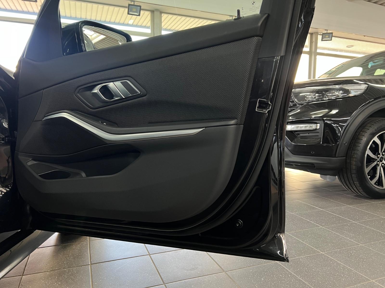 BMW 318d Touring Himmel Anthrazit+Driving Assist